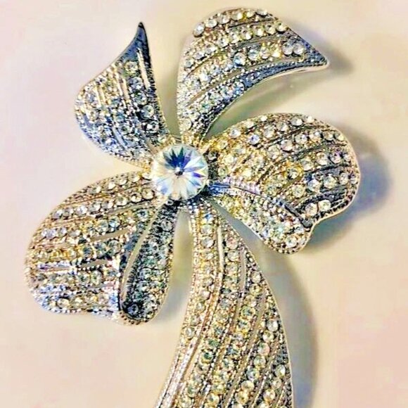 Vtg Ribbon Bow Rhinestone Pin Brooch Large Shiny Silver Tone - Picture 1 of 8
